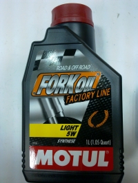 Масло (мото) вилочное  гидравлическое Motul FORKoil -Factory Line Light 5W  #812801# EMB.77479
